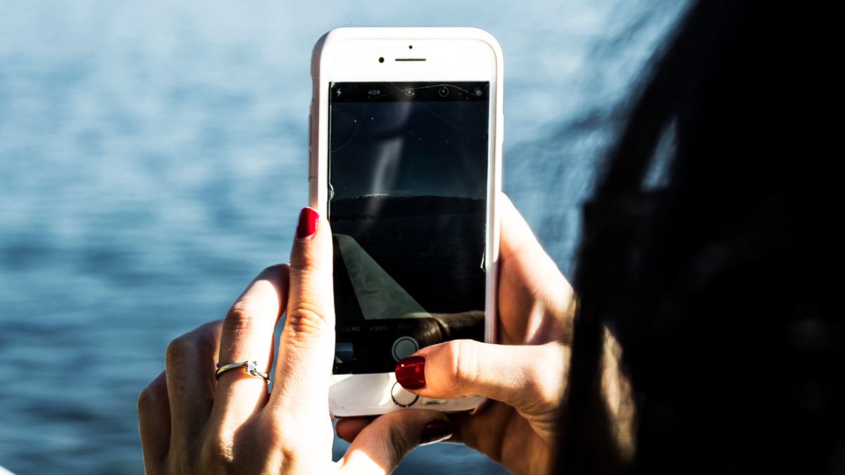 Quali alternative alla colla B7000 per riparare uno smartphone?