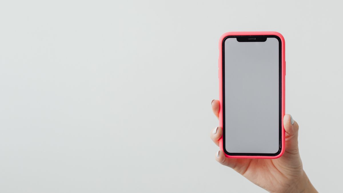 Esperienza mobile: quanto vale uno smartphone senza interfaccia fisica?