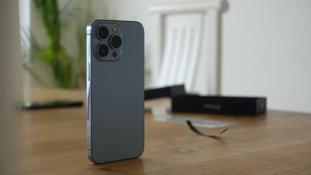 Riparare uno smartphone oggi: tra vincoli tecnici e scelte industriali